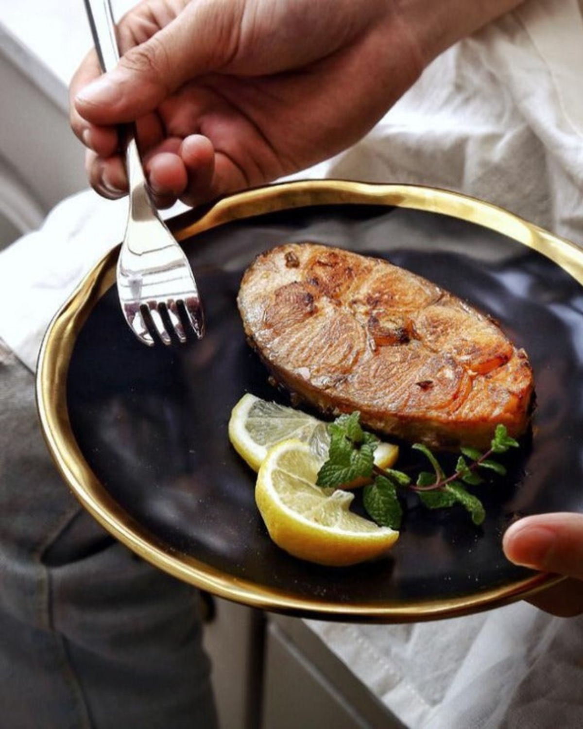 Noir Lumière Plate