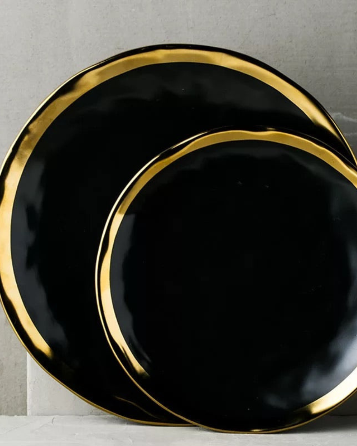 Noir Lumière Plate