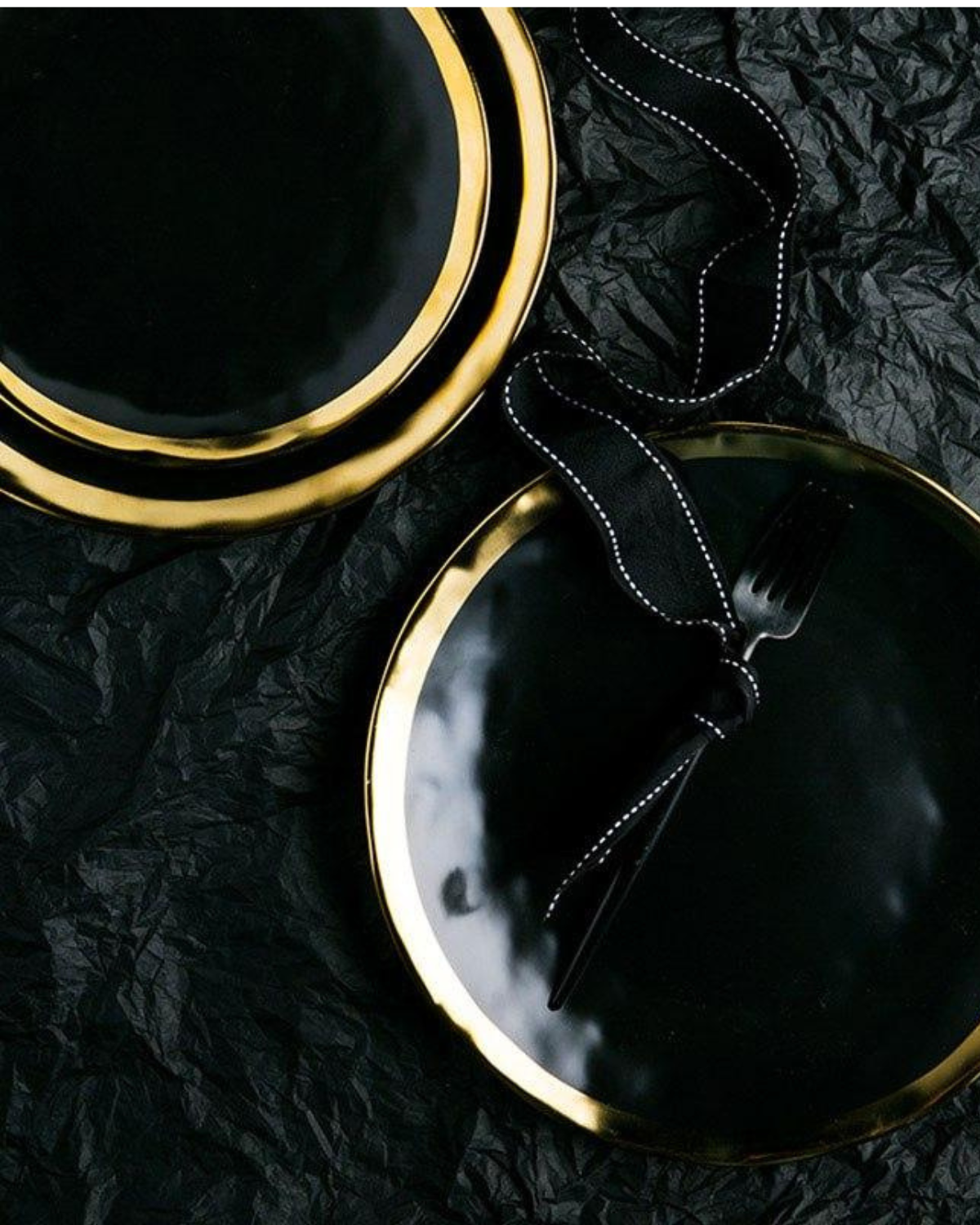 Noir Lumière Plate