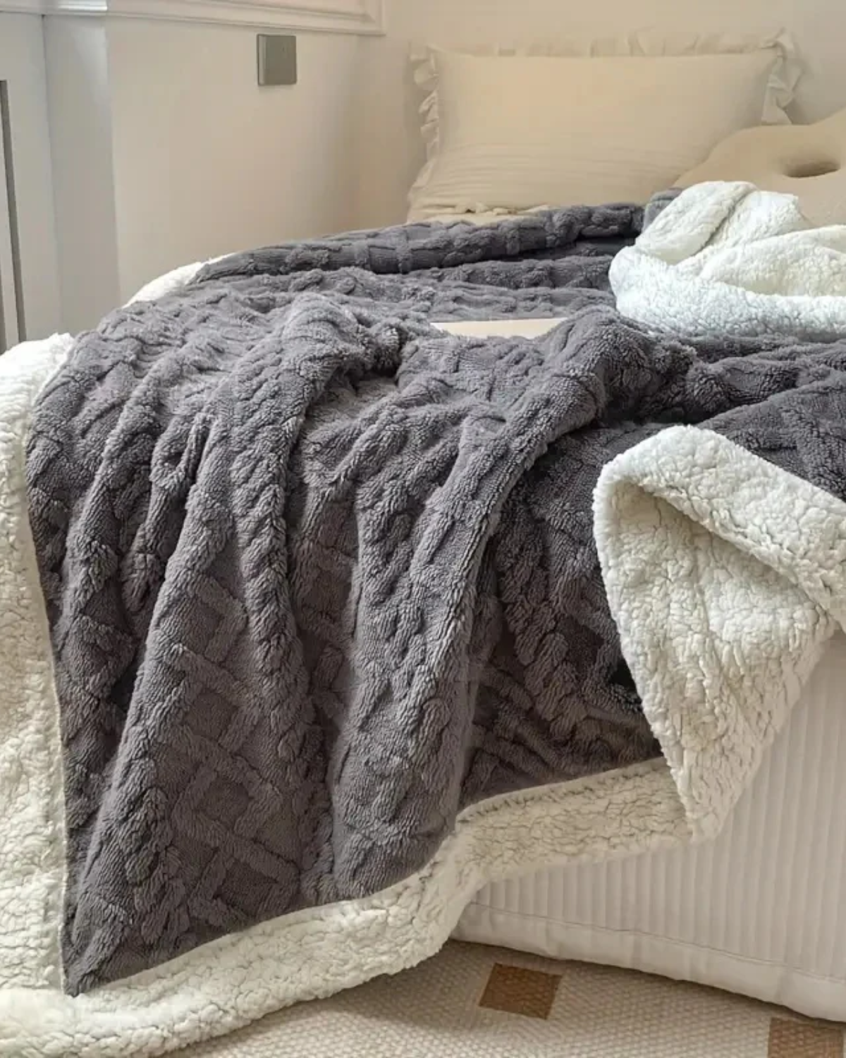 Belle Maison Snuggle Throw